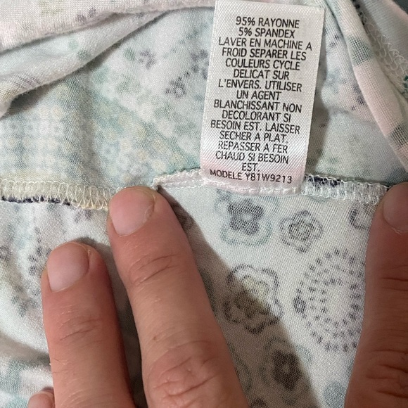 Very nice soft Guess top - Picture 5 of 5